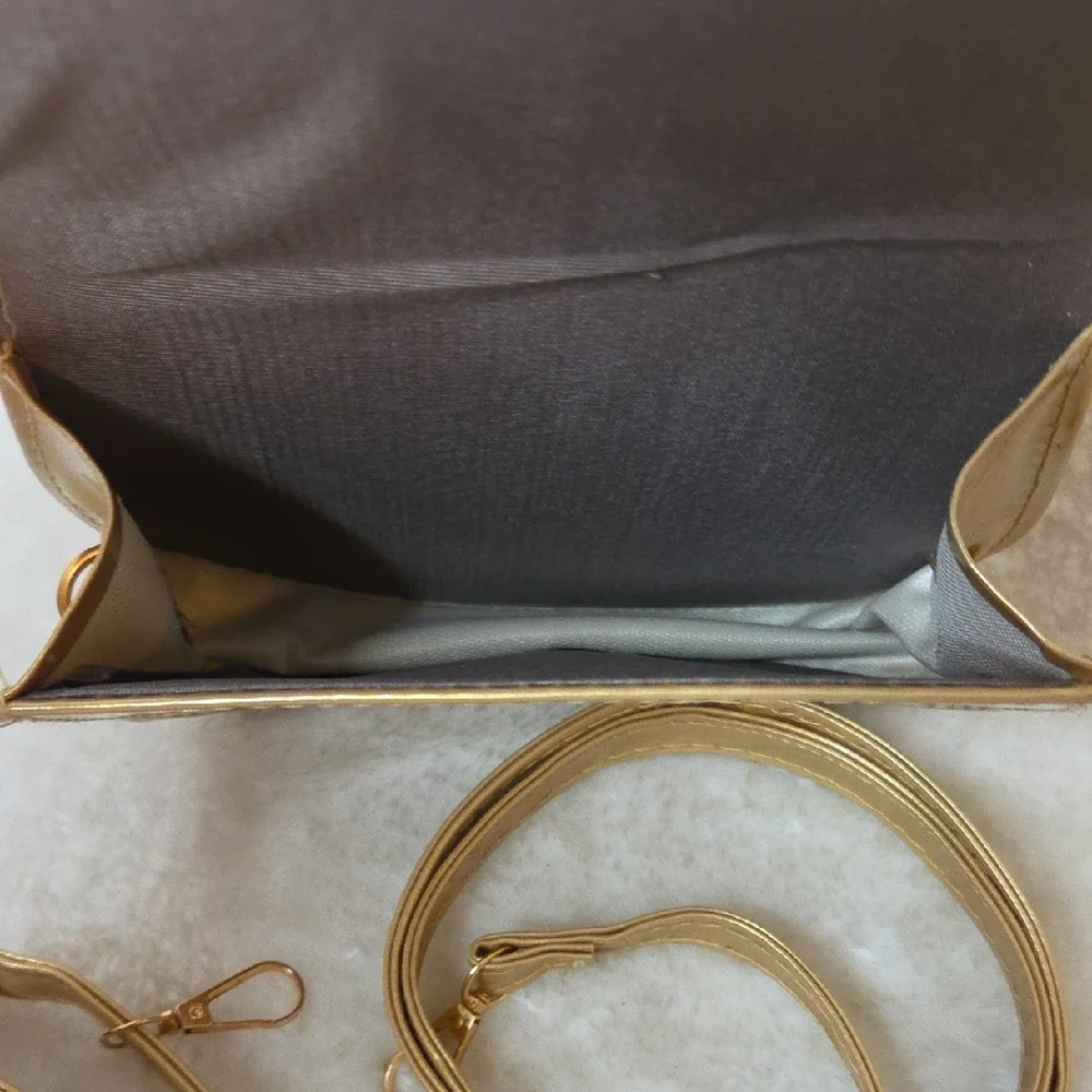 Hello Kitty Gold Quilted Crossbody Bag NWT - Picture 4 of 5